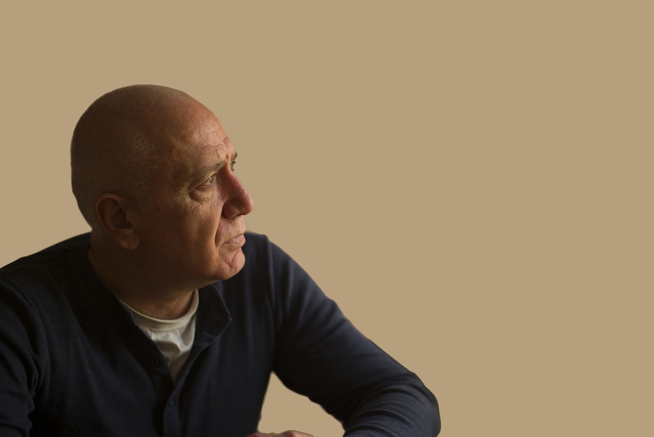 Can Philosophy Resolve the Paradoxes of Quantum Mechanics?